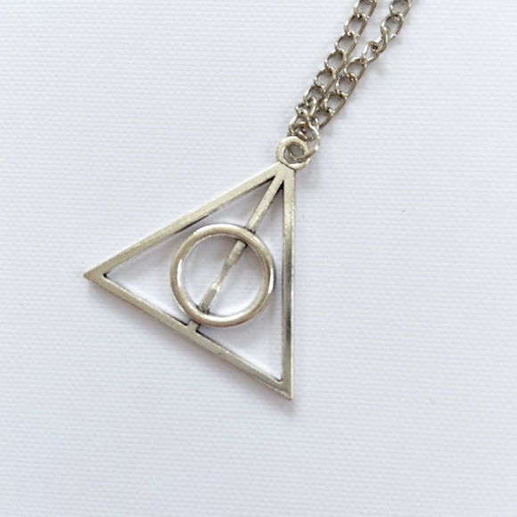 > NEW < Boutique Silver Toned Harry Potter Deathly Hallows Pendant Necklace - Picture 6 of 8